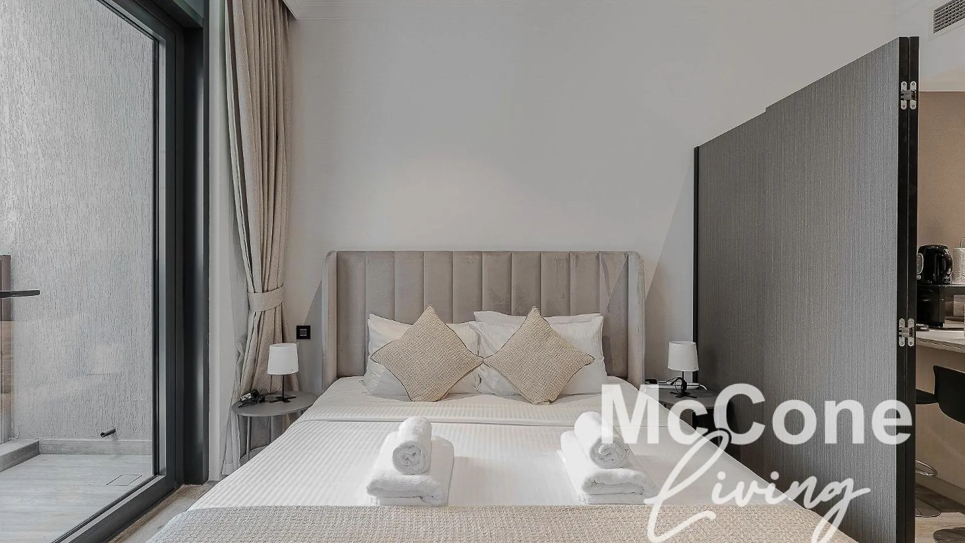 Modern Studio With Pool View & Gym Access Dubai 0*,