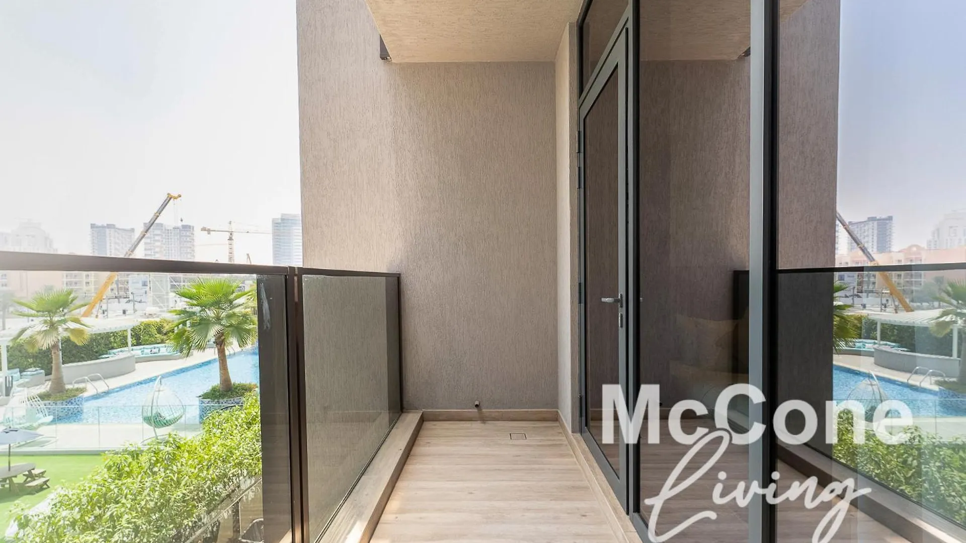 Modern Studio With Pool View & Gym Access Dubai 0*,