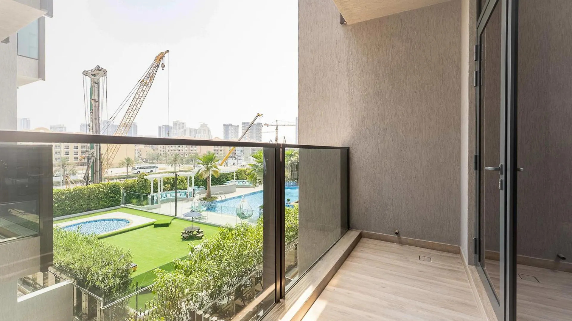 Apartment Modern Studio With Pool View & Gym Access Dubai