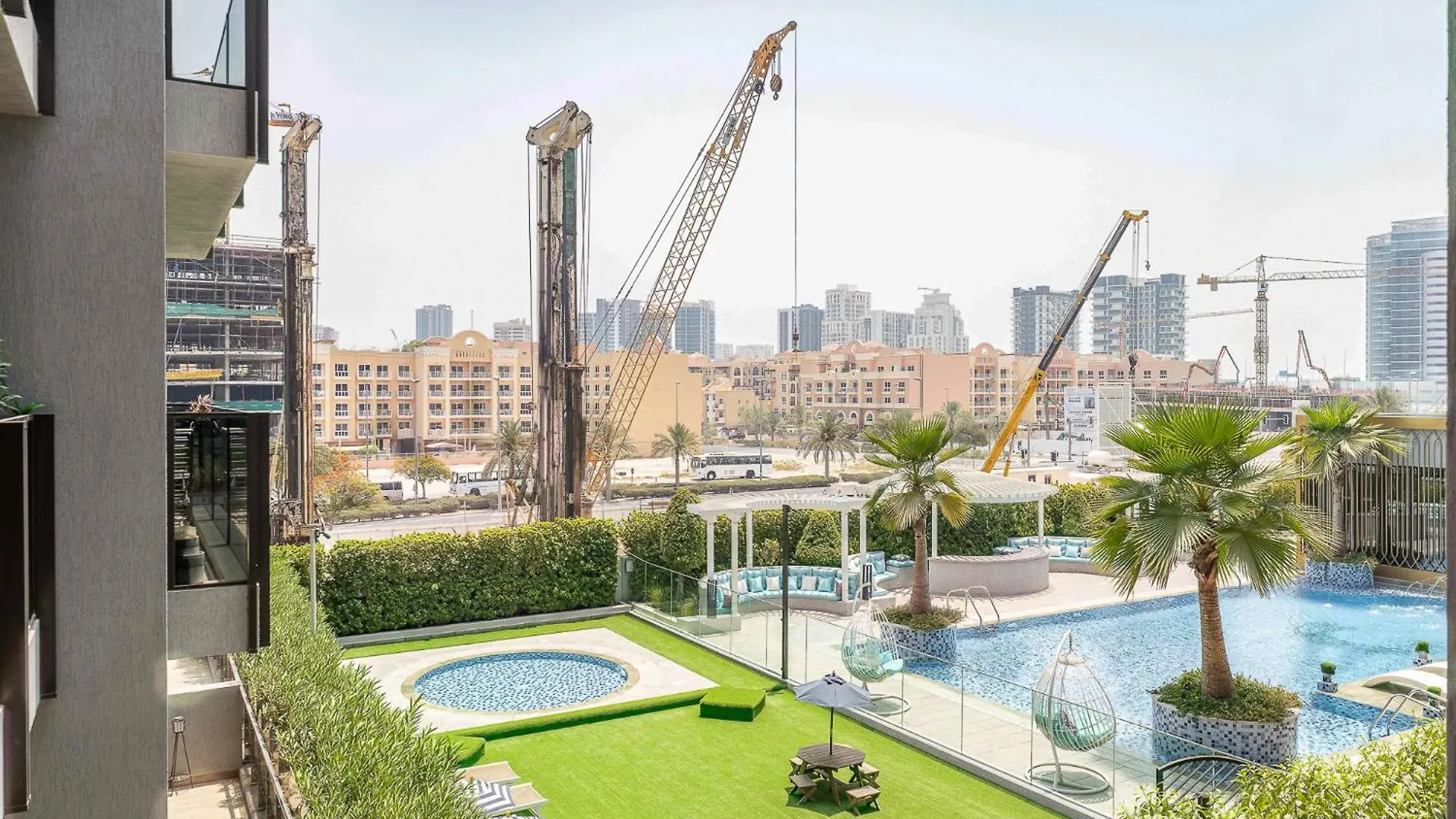 Apartment Modern Studio With Pool View & Gym Access Dubai
