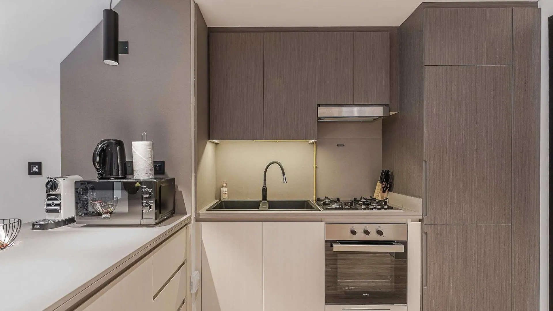 Modern Studio With Pool View & Gym Access Dubai United Arab Emirates