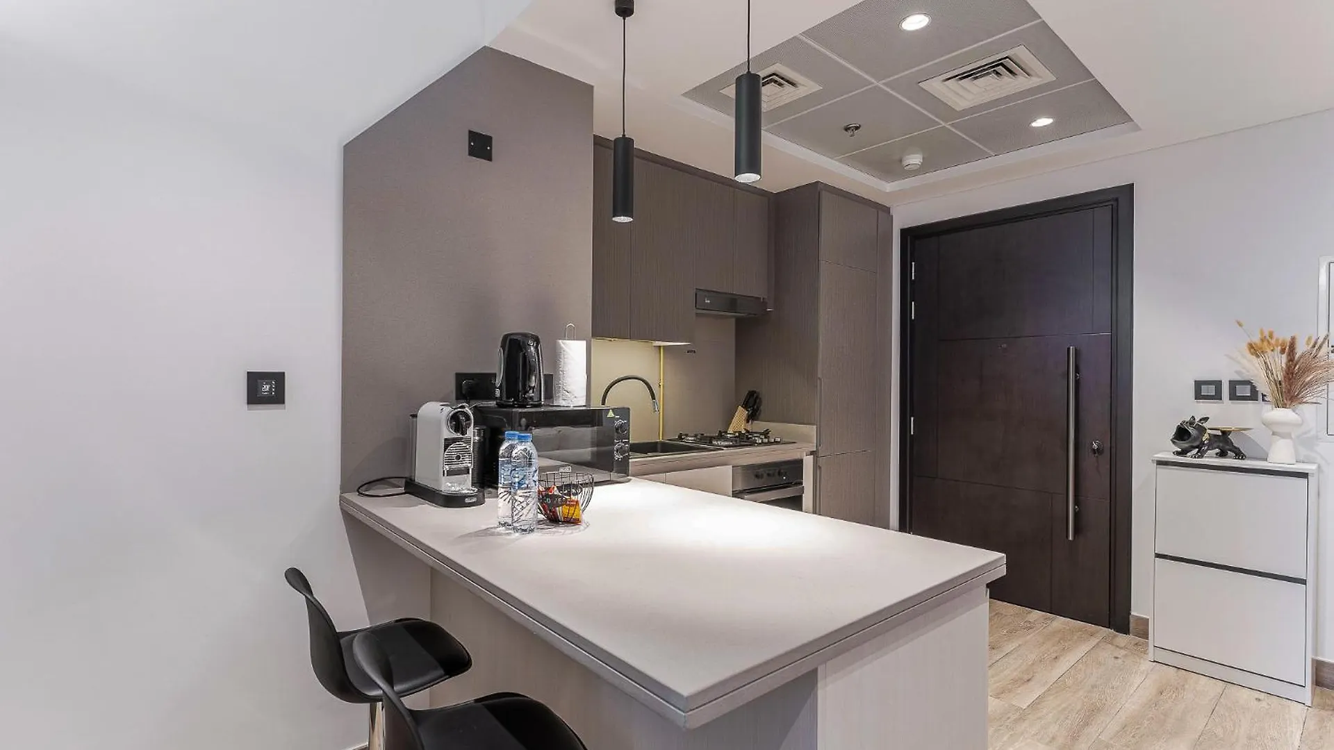 Apartment Modern Studio With Pool View & Gym Access Dubai