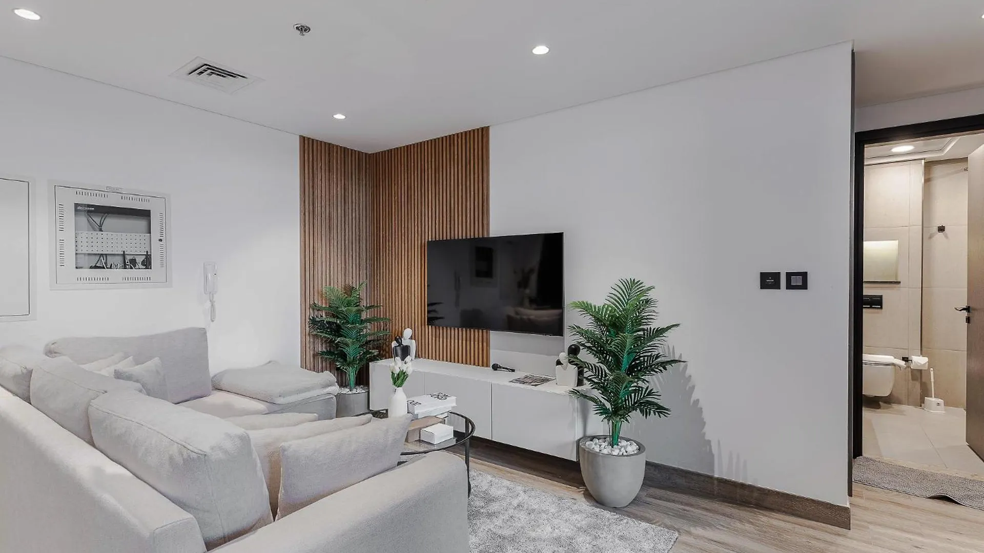 Modern Studio With Pool View & Gym Access Dubai